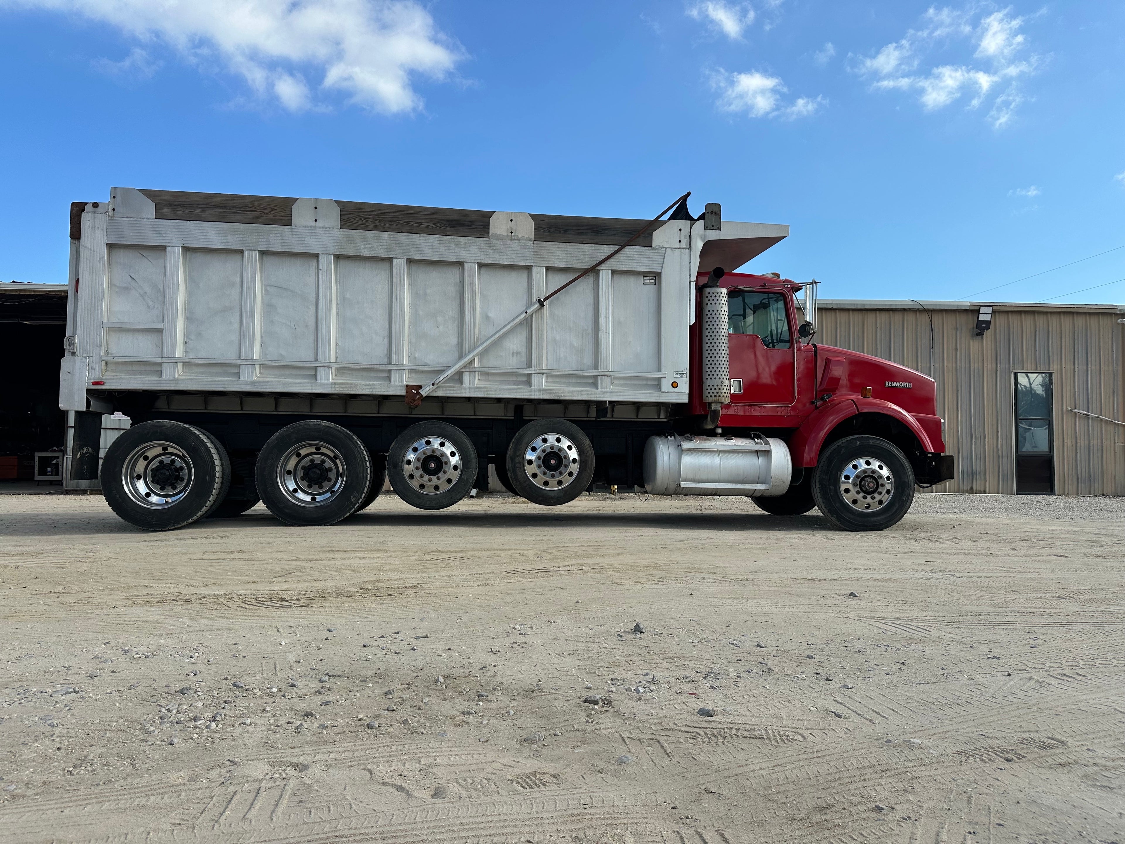 2000 Kenworth – Strong, Reliable & Work-Ready