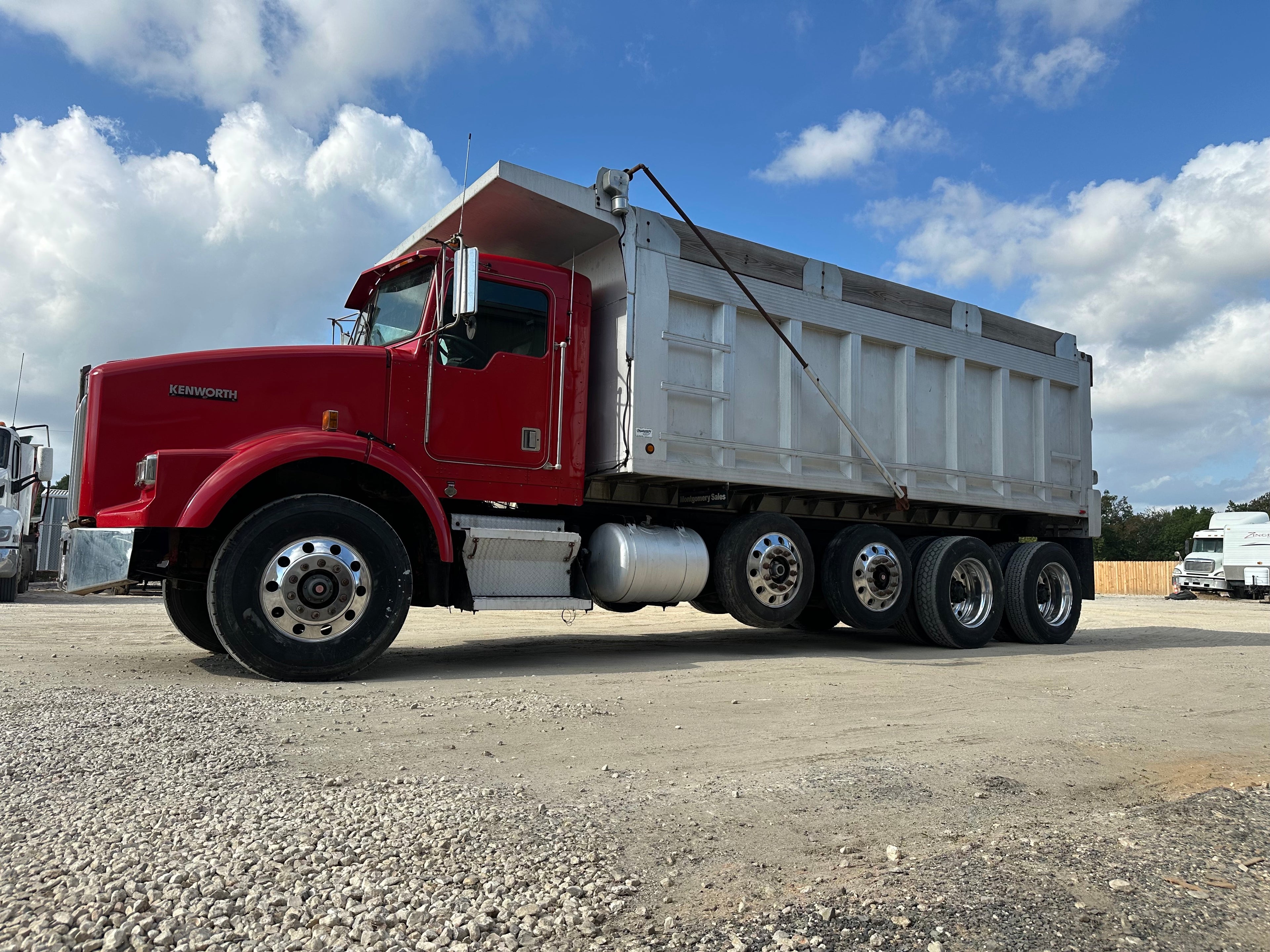 2000 Kenworth – Strong, Reliable & Work-Ready